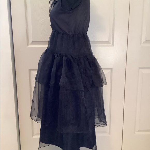 Elegant Black Tiered Dress - Picture 2 of 8